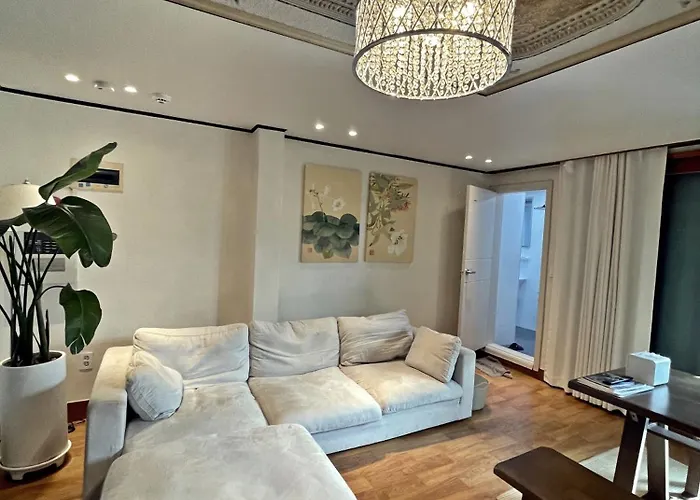 Hongdae 3br 6 Queen Beds 6 Min Walk *