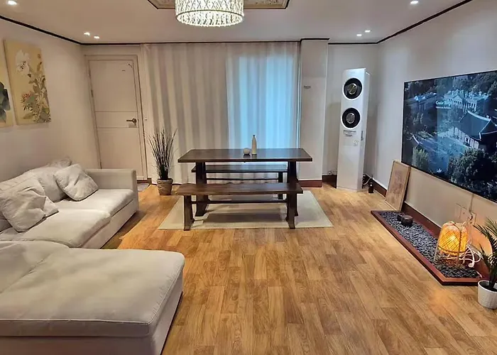 Apartment Hongdae 3br 6 Queen Beds 6 Min Walk Seoul