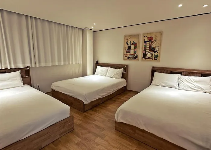 Hongdae 3br 6 Queen Beds 6 Min Walk *