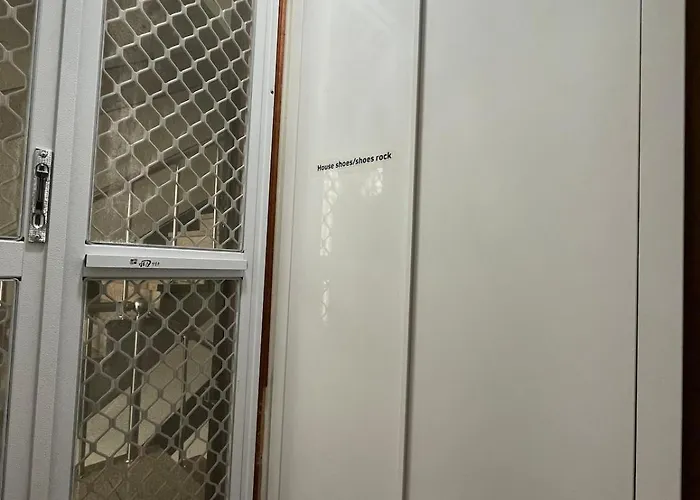 Hongdae 3br 6 Queen Beds 6 Min Walk Apartment