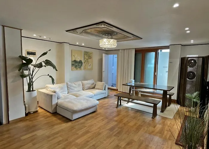 Hongdae 3br 6 Queen Beds 6 Min Walk * Seoul