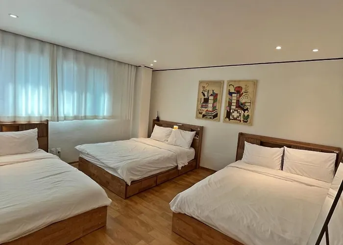 Hongdae 3br 6 Queen Beds 6 Min Walk