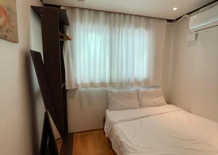 Apartment Hongdae 3br 6 Queen Beds 6 Min Walk