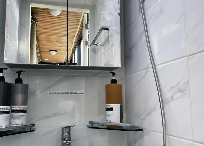 Hongdae 3br 6 Queen Beds 6 Min Walk *