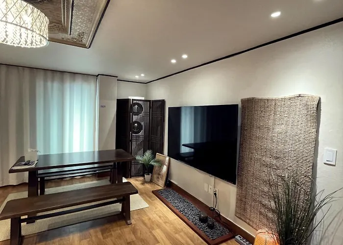 Apartment Hongdae 3br 6 Queen Beds 6 Min Walk Seoul