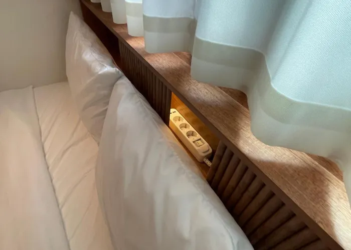 Apartment Hongdae 3br 6 Queen Beds 6 Min Walk *