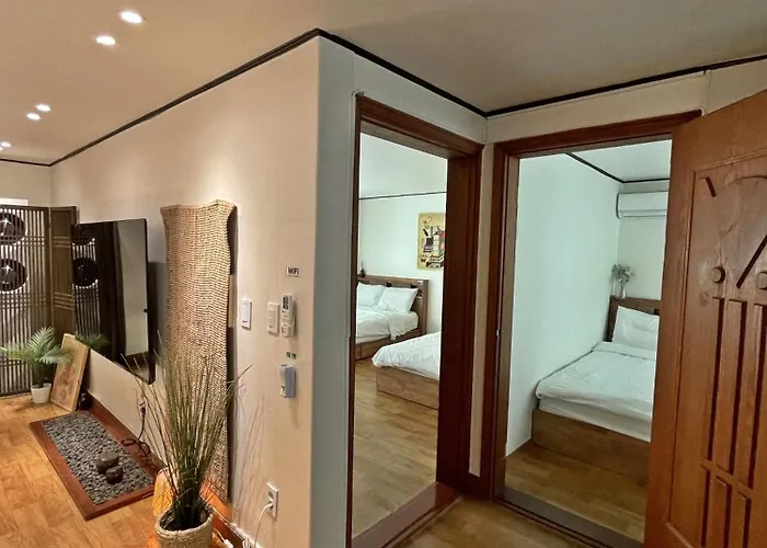 Hongdae 3br 6 Queen Beds 6 Min Walk * Seoul