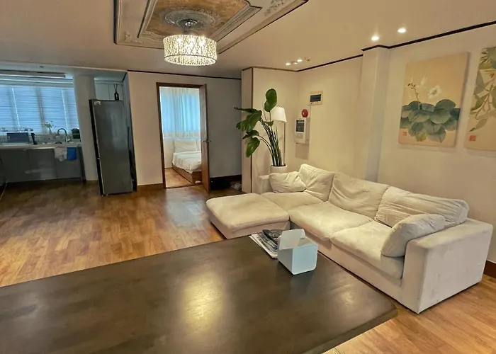Hongdae 3br 6 Queen Beds 6 Min Walk *