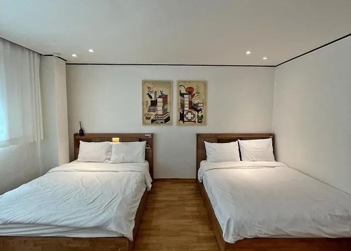 Hongdae 3br 6 Queen Beds 6 Min Walk Seoul
