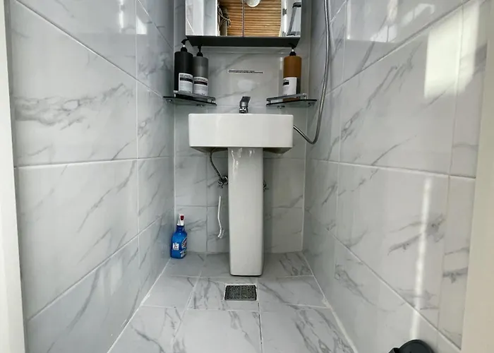 Hongdae 3br 6 Queen Beds 6 Min Walk