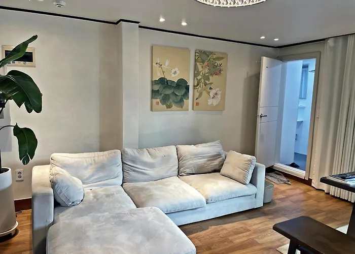 Hongdae 3br 6 Queen Beds 6 Min Walk *