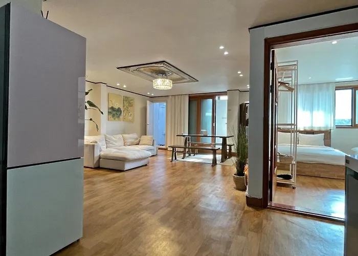 Apartment Hongdae 3br 6 Queen Beds 6 Min Walk Seoul