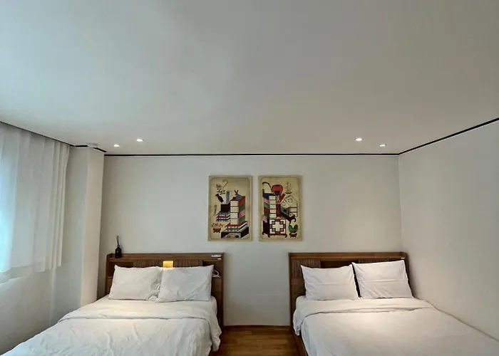 Hongdae 3br 6 Queen Beds 6 Min Walk *