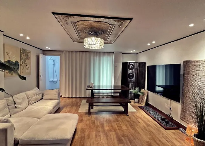 Hongdae 3br 6 Queen Beds 6 Min Walk * Seoul