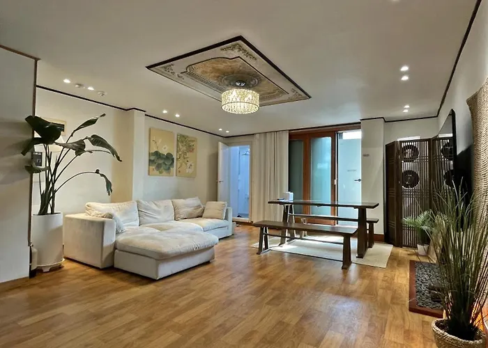 Hongdae 3br 6 Queen Beds 6 Min Walk Seoul