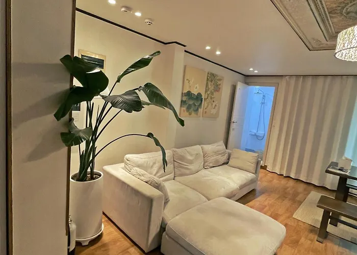 Hongdae 3br 6 Queen Beds 6 Min Walk Apartment