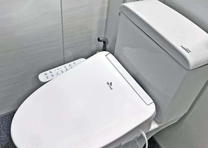Apartment Hongdae 3br 6 Queen Beds 6 Min Walk *