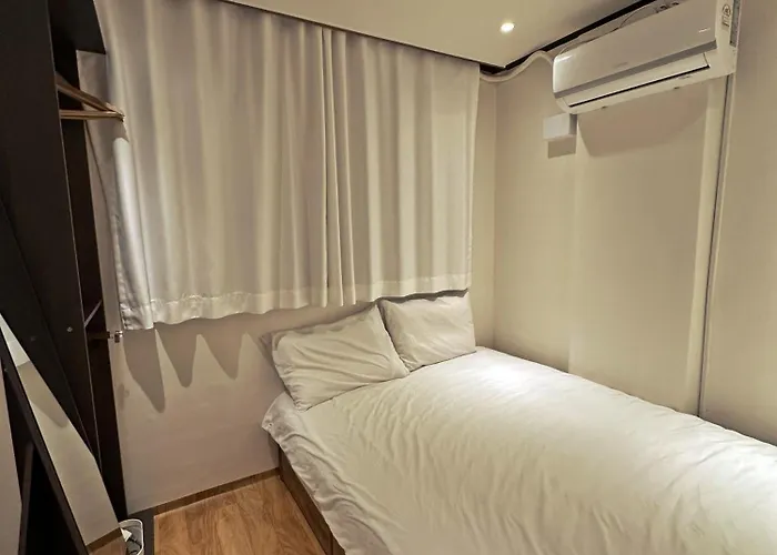 Hongdae 3br 6 Queen Beds 6 Min Walk * Seoul