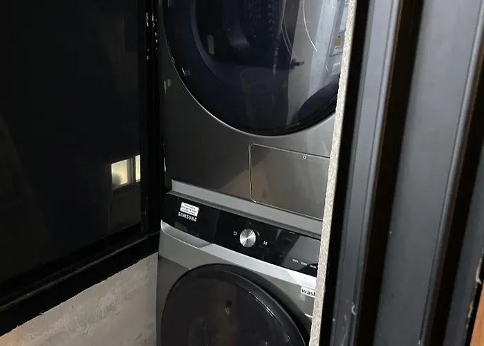 Hongdae 3br 6 Queen Beds 6 Min Walk