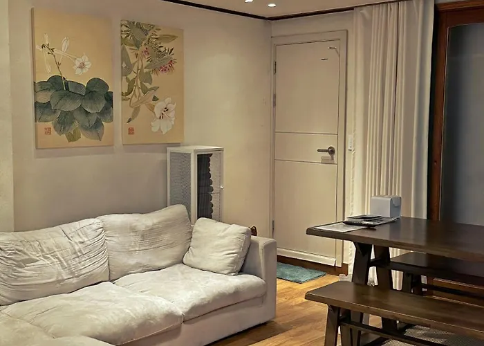 Hongdae 3br 6 Queen Beds 6 Min Walk Apartment Seoul