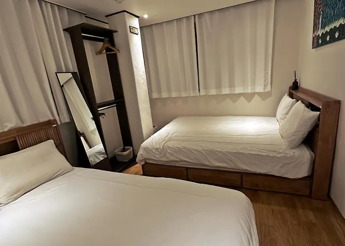 Apartment Hongdae 3br 6 Queen Beds 6 Min Walk *