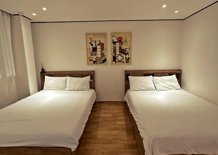 Hongdae 3br 6 Queen Beds 6 Min Walk Apartment