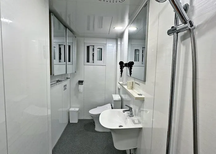 Hongdae 3br 6 Queen Beds 6 Min Walk * Seoul