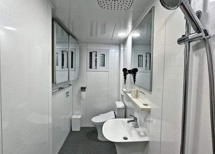 Hongdae 3br 6 Queen Beds 6 Min Walk *