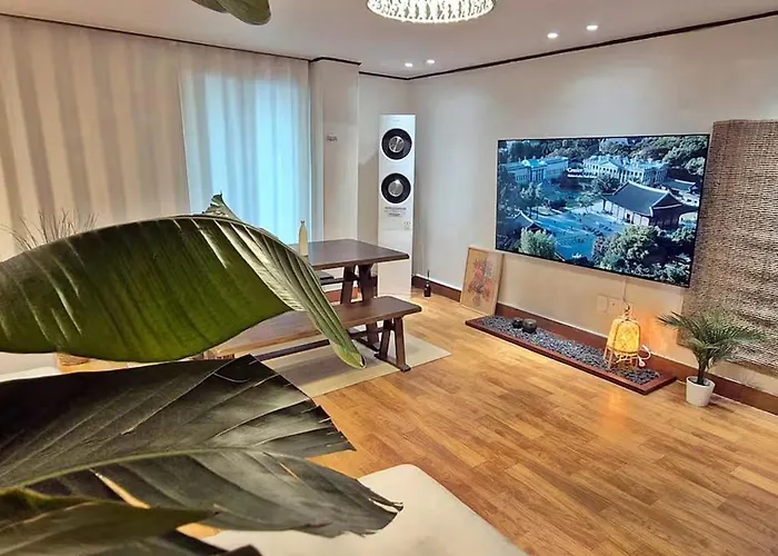 Apartment Hongdae 3br 6 Queen Beds 6 Min Walk